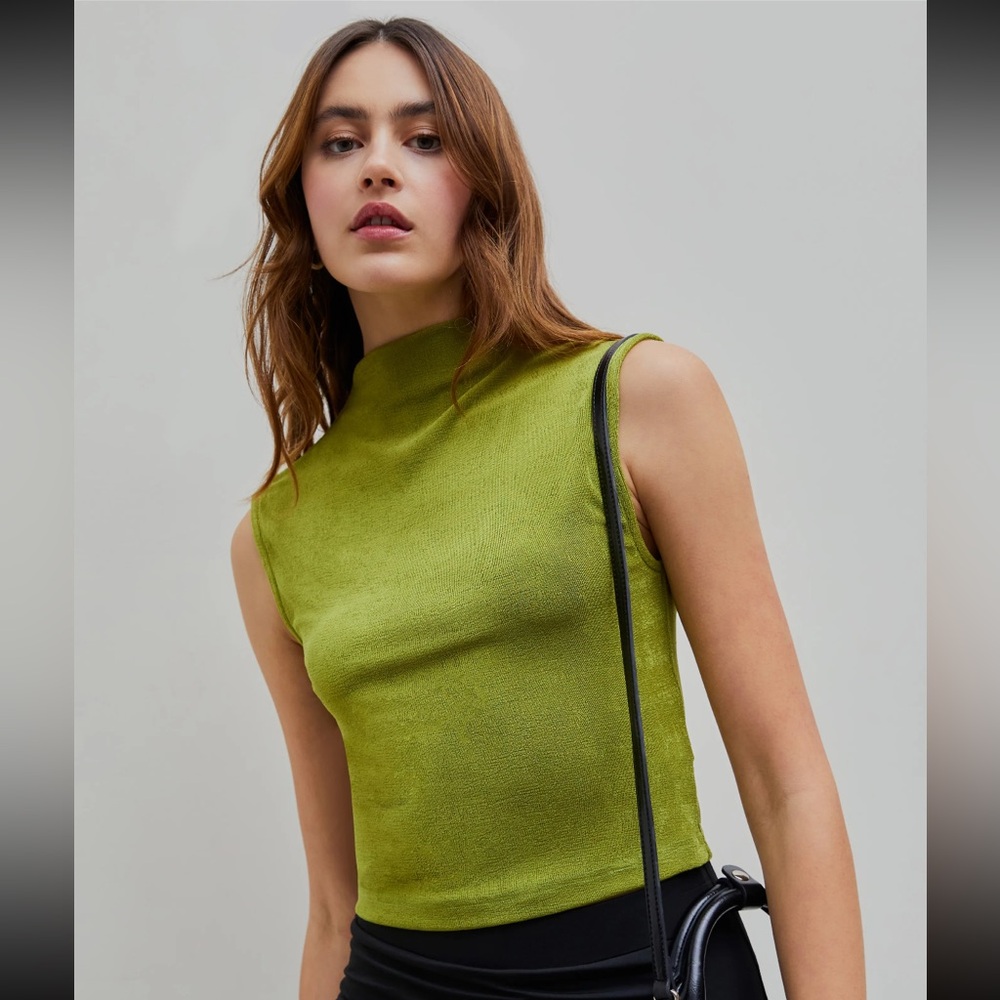 CIDER SOLID JERSEY TEXTURED HIGH NECK TANK TOP-Size M- Green